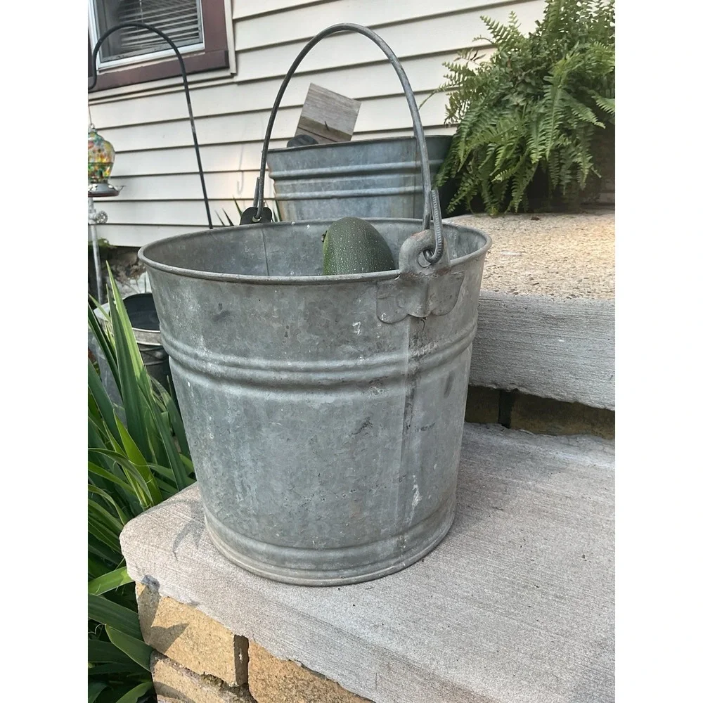 Vintage Galvanized Steel Metal Bucket Wire Bail Handle Farmhouse Pail (10)